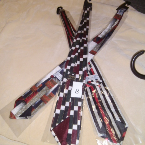 Men's 100% silk Italian ties - Picture 2 of 2